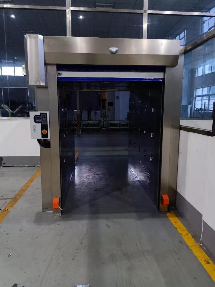 <strong>3500*3000*3200快速卷簾門(mén)不銹鋼貨物風(fēng)淋室</strong>